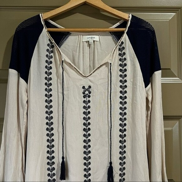 Umgee peasant style Boho tunic blouse white w/ blue embroidery Size S - Picture 2 of 9
